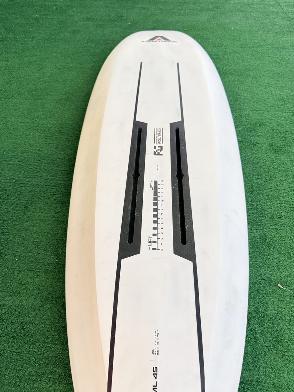 Used Armstrong Midlength 45 Liter Board - Image 9