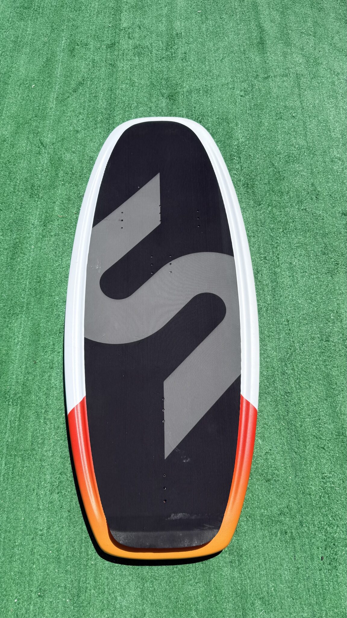 Used Slingshot Dwarf Craft V4 120cm Foil Board - Image 3