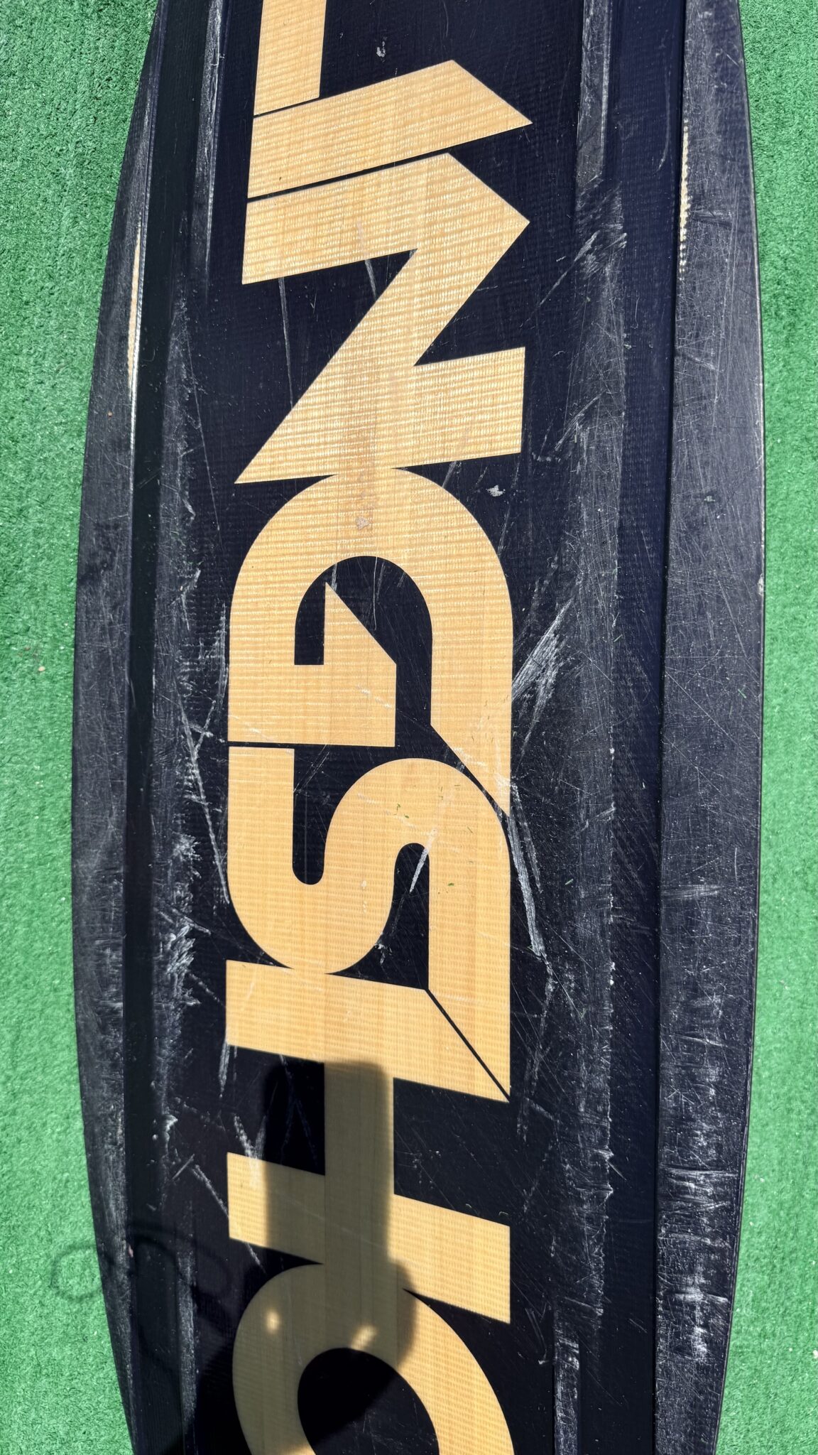 Used Slingshot The Whip 139 Wakeboard w/ LF Vantage Bindings - Image 2