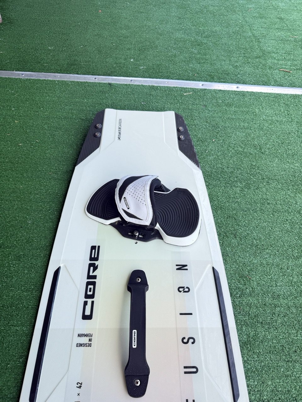 Used Core Fusion 5 141cm Kiteboard w/ Union Bindings - Image 3