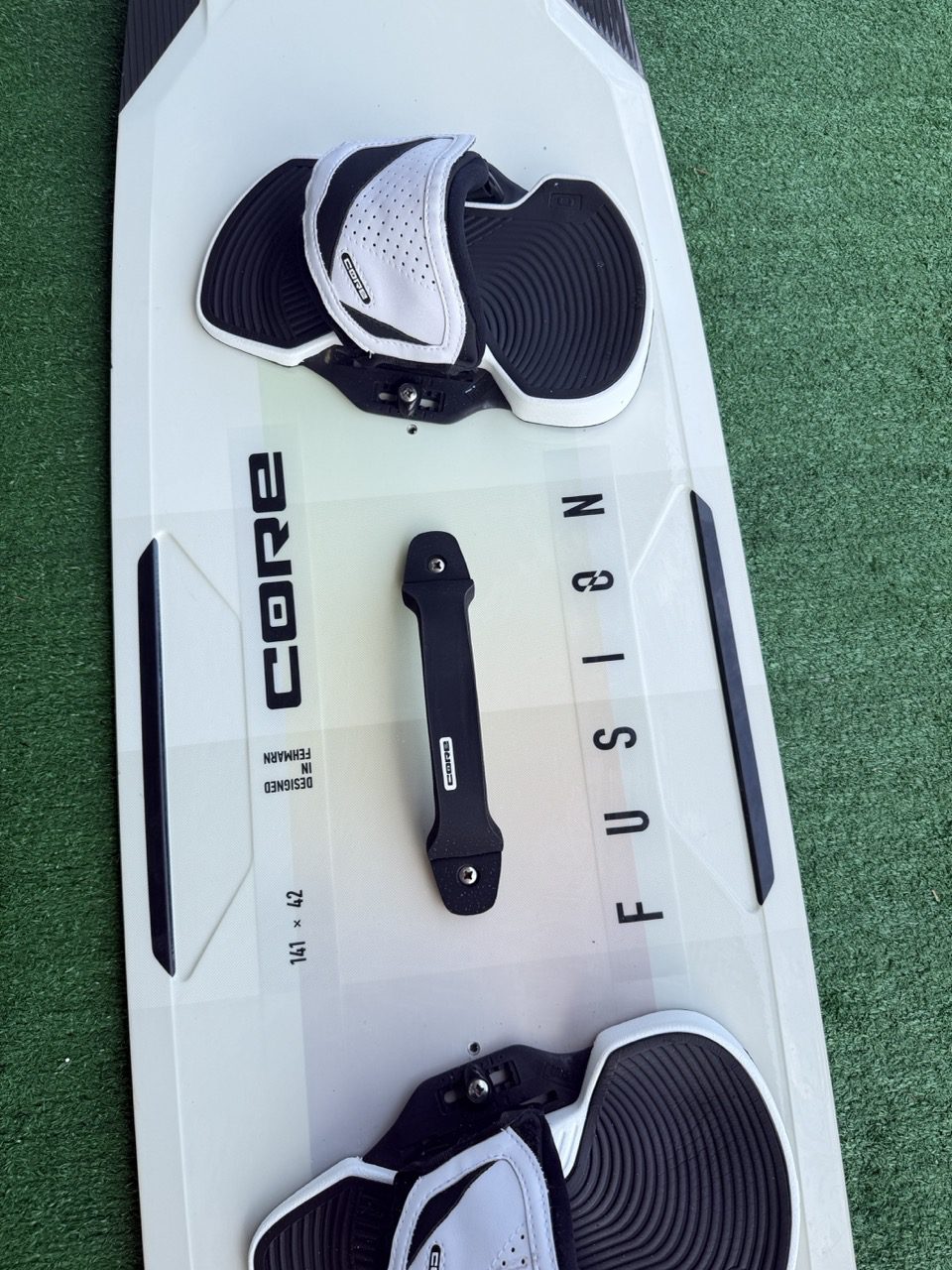 Used Core Fusion 5 141cm Kiteboard w/ Union Bindings - Image 8
