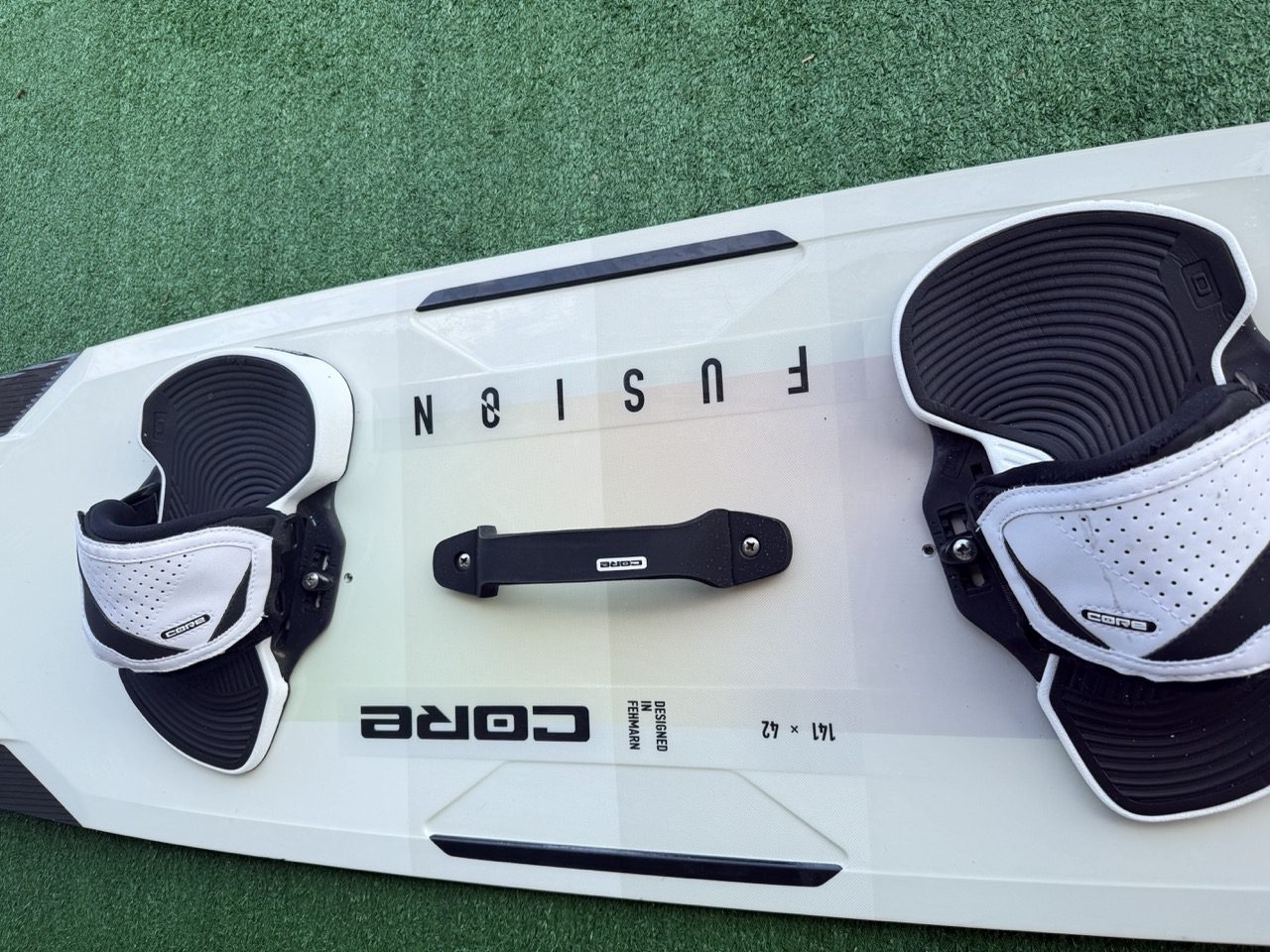 Used Core Fusion 5 141cm Kiteboard w/ Union Bindings - Image 9