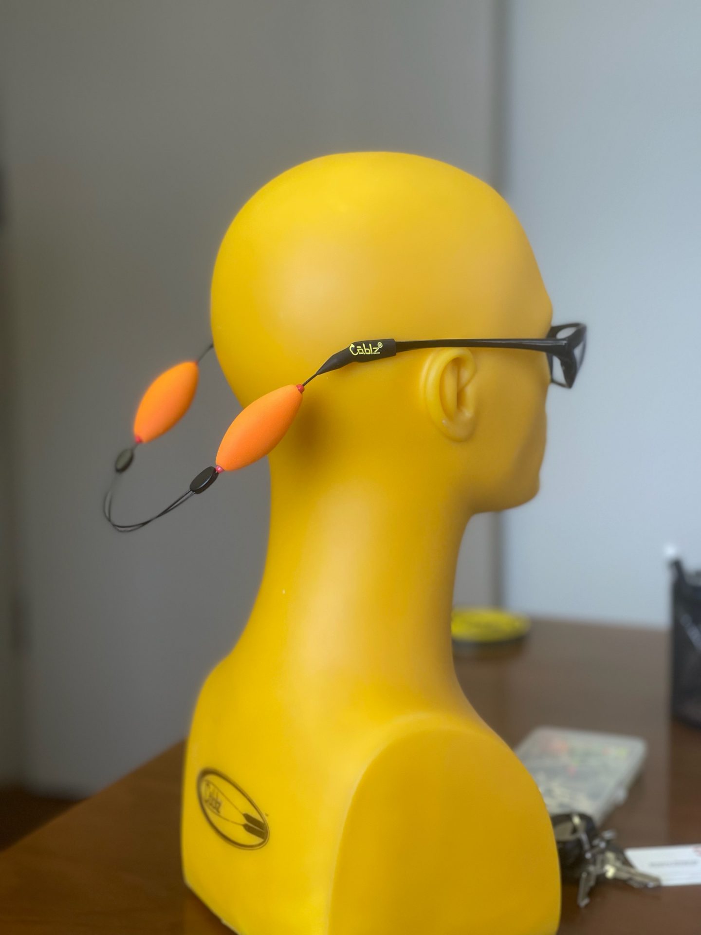 Cablz Floatz retainer floating with sunglasses